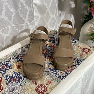 Mia platform sandal